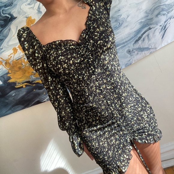 Ruched Tropical Dress - Picture 3 of 5